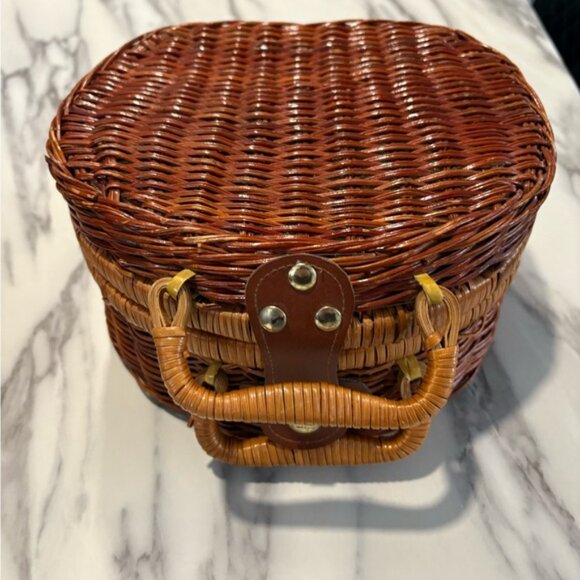 VINTAGE Winnie the Pooh Tea Set with Basket- ‼️INCOMPLETE SET - Picture 5 of 5